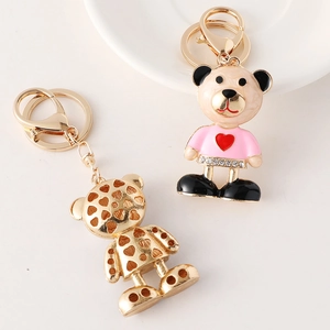 Creative bear keychain with pink heart and gold metal镂空 design for bags and cars