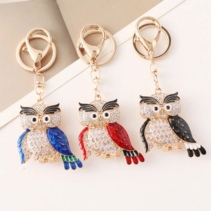 Porte-clés Créatif en Métal Forme de Hibou Exquis Anneau de Clé Animal avec Strass Plaqué Or Alliage de Zinc Émail Charme de Sac Cadeau Femme