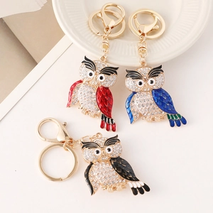 Porte-clés chouette en strass étincelants rouge bleu et noir avec dorure élégante