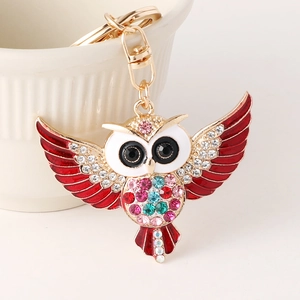 Porte-clés chouette dorée avec strass multicolores et ailes émaillées rouges