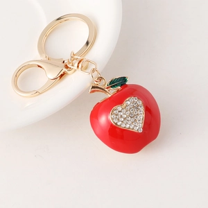 Porte-clés pomme rouge étincelant avec cristal en cœur et anneau en métal doré