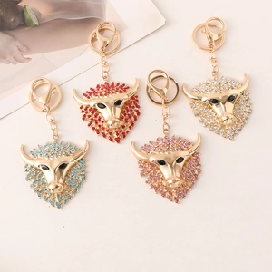 Stierenkop sleutelhanger set met gekleurde strass steentjes op gouden legering