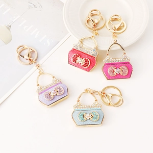 Set van vier met kristal bezette handtas-sleutelhangers in roze, paars en blauw