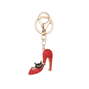 Llavero de tacón rojo con diamantes de imitación y gato lindo con gancho de metal dorado