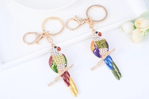 Détails de porte-clés perroquets en émail avec strass étincelants et placage en or