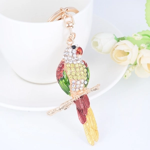 Porte-clés perroquet en or rose avec strass colorés et détails en émail élégants