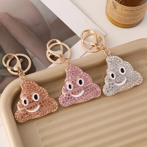 Mignon Porte-clés Émoji Caca en Métal avec Strass Amusant Pendentif de Sac en Forme de Caca Scintillant Pavé de Cristaux