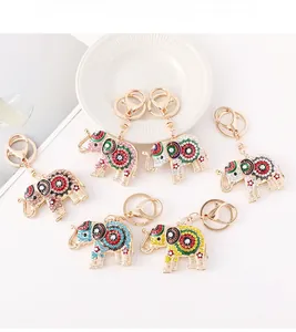 Ensemble détaillé de porte-clés éléphants avec strass colorés et finition dorée