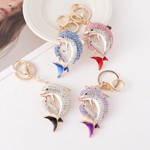 Porte-clés dauphins scintillants avec strass dégradés en bleu, rose et violet