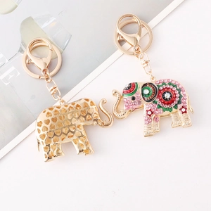 Porte-clés éléphant avec strass multicolores et motif de cœur doré ajouré élégant