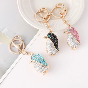 Set de tres lindos llaveros de pingüino con cristales en colores rosa, negro y azul