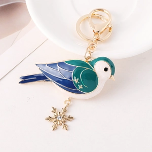 Kreativer Emaille Vogel Schlüsselanhänger mit Schneeflocke und goldenem Karabiner