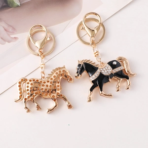 Lot de porte-clés cheval du zodiaque en métal doré et émail noir avec strass