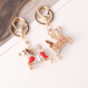 Porte-clés cheval incrusté de diamants avec strass brillants et fermoir mousqueton