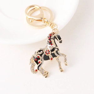 Porte-clés cheval exquis avec strass rouges et blancs et fermoir mousqueton doré élégant