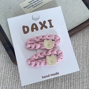 Set de barrettes ours roses faites main pour enfants avec deux pinces sur carte de support