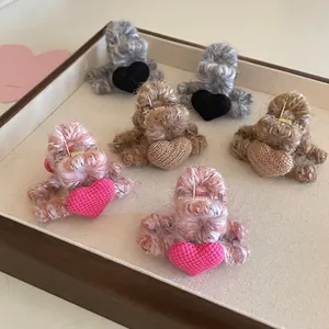 Pluche gebreide haarklemmen set met hartjes in roze, grijs en bruin voor dameskapsels
