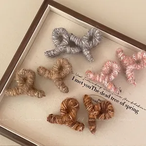 Mini Pince à Cheveux en Fil Tricoté pour Femmes Automne Hiver Mode Petite Texture Peluche Faite à la Main Accessoire de Cheveux Géométrique