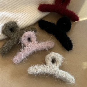 Set di 5 grandi mollette per capelli in morbido peluche in vari colori invernali
