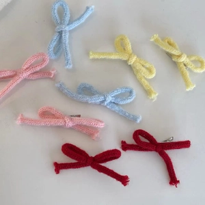 Barrettes à cheveux nœuds tricotés faits à la main en couleurs pastel avec pinces en métal