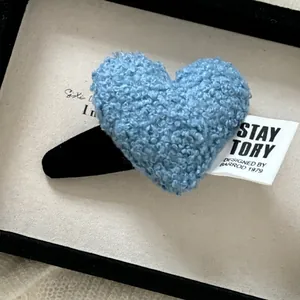 Pince à Cheveux en Tissu Peluche Forme de Cœur Style Coréen Mignon Velours Teddy Doux Pince Latérale BB Mode Femmes Filles