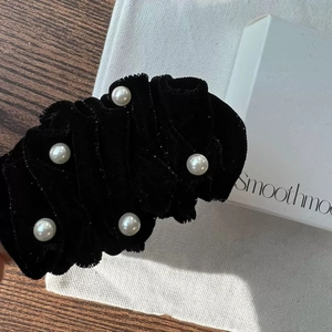 Vintage Velvet Pleated Hair Clip With Faux Artificial Pearl Elegant Duckbill Clip For Women Handmade Side Hair Clip Accessory