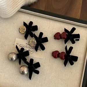 Elegante Vintage Samt Haarklammern Set mit Perlen und Herzanhängern für Damen Frisuren