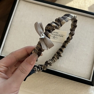 Serre-tête à carreaux avec petit nœud gris et breloque en cristal pour femme