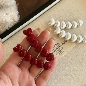 Eleganter Herzförmiger Künstliche Perlen Haarclip Für Damen Weinrot Weiß Harz Acryl Entenschnabel Clip Mode Seitenhaarnadel Accessoire Geschenk