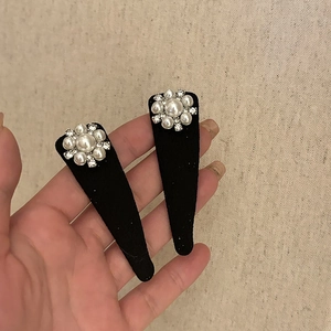 Vintage pearl hair clips for women with elegant floral rhinestone design on black fabric
