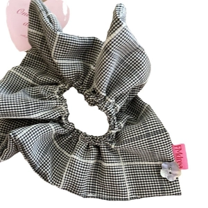 Plaid scrunchie with houndstooth pattern and delicate shell flower detail for women