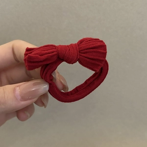 Chouchou rouge élégant avec nœud en velours côtelé pour coiffures à haute élasticité
