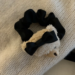 Serre-tête peluche ours avec nœud noir pour le maquillage et les soins du visage