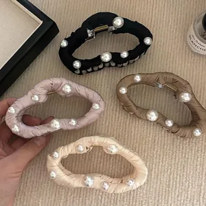 Ensemble élégant de quatre pinces à cheveux en satin aux tons neutres avec perles