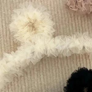 Grande pince à cheveux élégante en dentelle avec volants en maille blanc crème pour femme