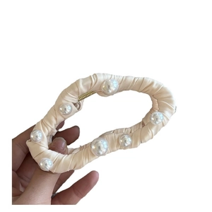 Pince à cheveux élégante en satin crème avec perles pour cheveux épais et style chic