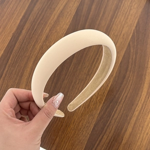 Detailed view of the beige sponge headband showing soft matte texture and non-slip inner lining