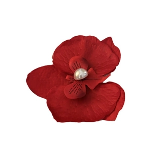 Barrette à cheveux orchidée rouge élégante avec perle et pétales en tissu détaillés