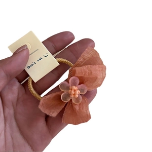 Barrette à cheveux rose orangé pour filles avec nœud en mousseline et détail fleur perle