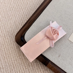 Barrette à cheveux rose avec fleur en satin et ruban pour accessoire de coiffure femme