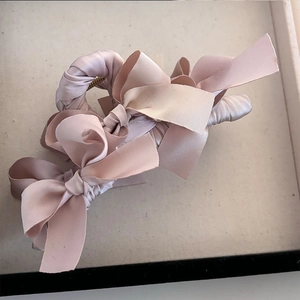 Elegante pinza per capelli con fiocchi di raso color rosa champagne per acconciatura
