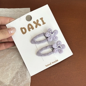 Barrettes à fleurs violettes faites à la main pour filles avec perles élégantes
