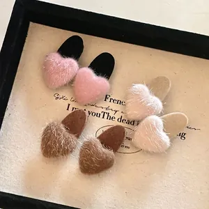 Molletta per Capelli a Cuore in Peluche per Donna Finta Pelliccia Velluto Clip a Becco d'Anatra Autunno Inverno Copricapo