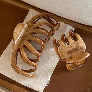 French Maillard Style Brown Wood Grain Acrylic Large Hair Claw Clip Elegant Shark Clip For Women Daily Hair Accessory