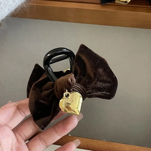 Vintage velvet bow hair claw clip with golden heart pendant for women hairstyle