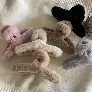Grande Pince à Cheveux Requin en Peluche pour Femmes Hiver Épingle à Cheveux en Fausse Fourrure Style Coréen Coiffe en Fourrure
