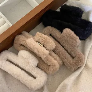 Elegant Large Plush Hair Claw Clip For Women Soft Faux Fur Shark Clip Geometric Autumn Winter Hair Accessories Headwear
