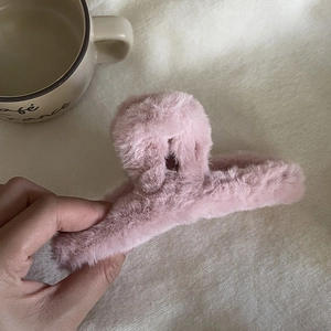 Pince à cheveux rose en peluche pour femme, grande barrette en fausse fourrure douce