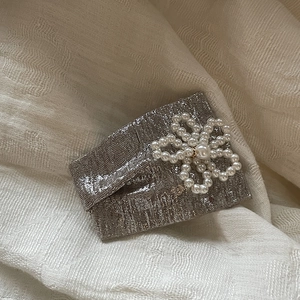 Elegant pearl flower hair clip with silver metallic fabric for a French minimalist style