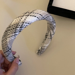 Academic style plaid sponge headband with thick tartan fabric for a voluminous hair look